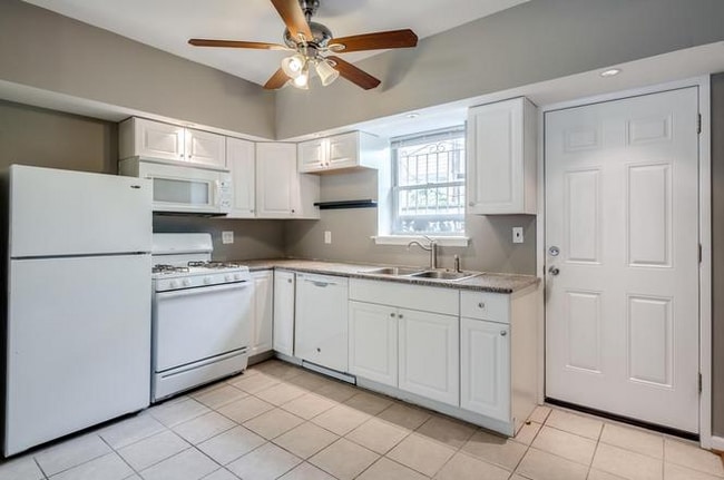 Photo - 1535 Emily St