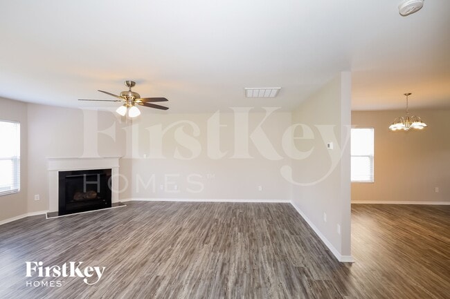 Photo - 933 Silverberry St