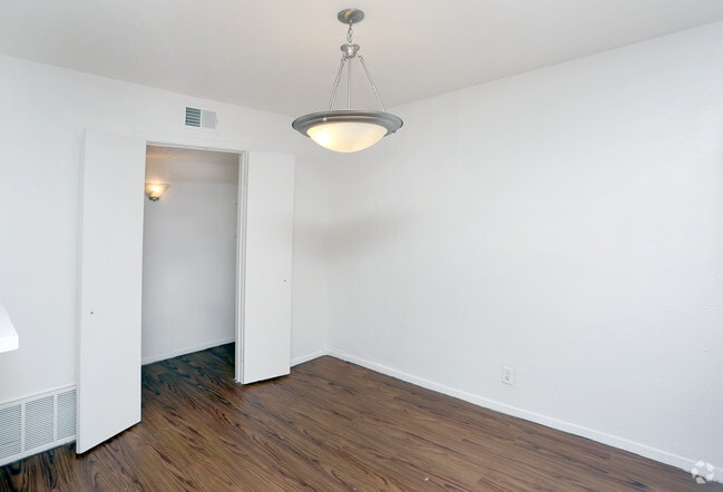 2Bd/2.5Bath