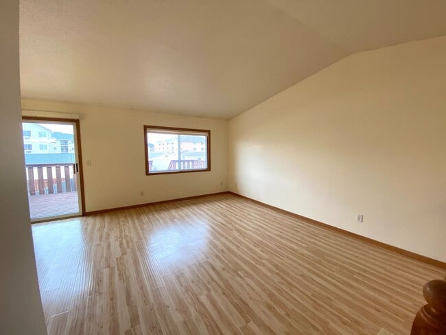 Photo - 3 bed Twinhome!!