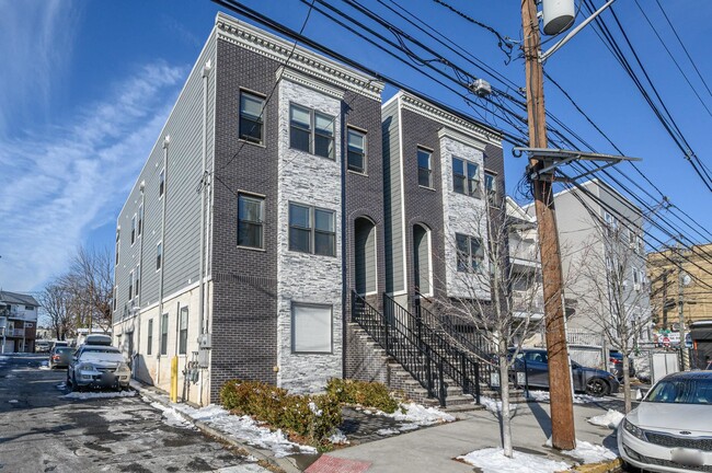 Photo - 197 Garfield Ave