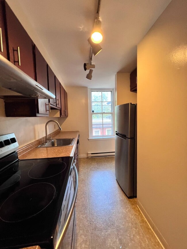 Photo - 13 N College St