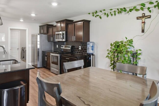 Photo - 2909 Darrow Rd