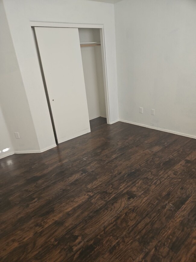 Building Photo - 3378 Iroquois Dr Unit 101