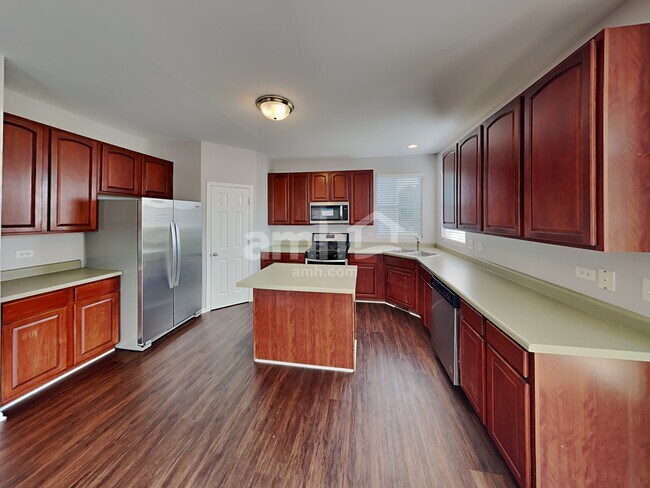 1401 Roth Dr