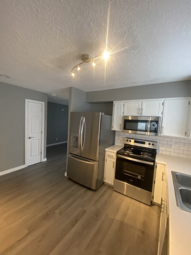 Photo - 1270 Marstone Ct SE