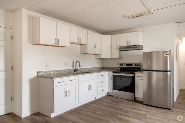 2BR, 1.5BA - 1,050SF - Kitchen
