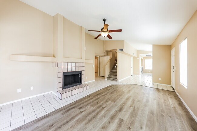 Photo - 8015 W Laurel Ln