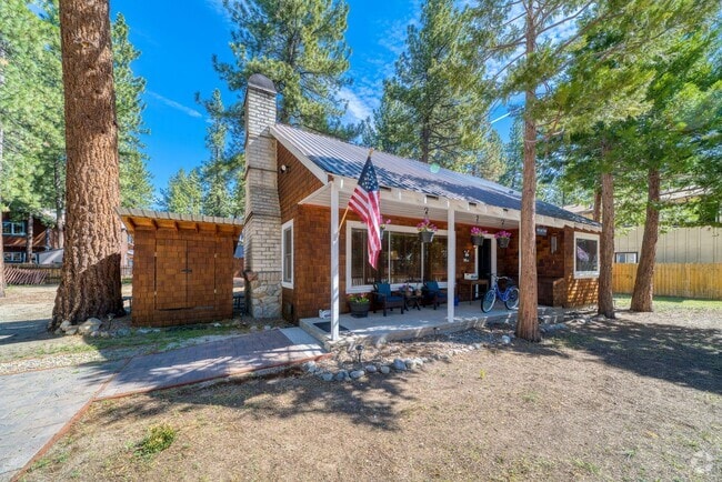 Building Photo - Lovely home with lake views available for ...