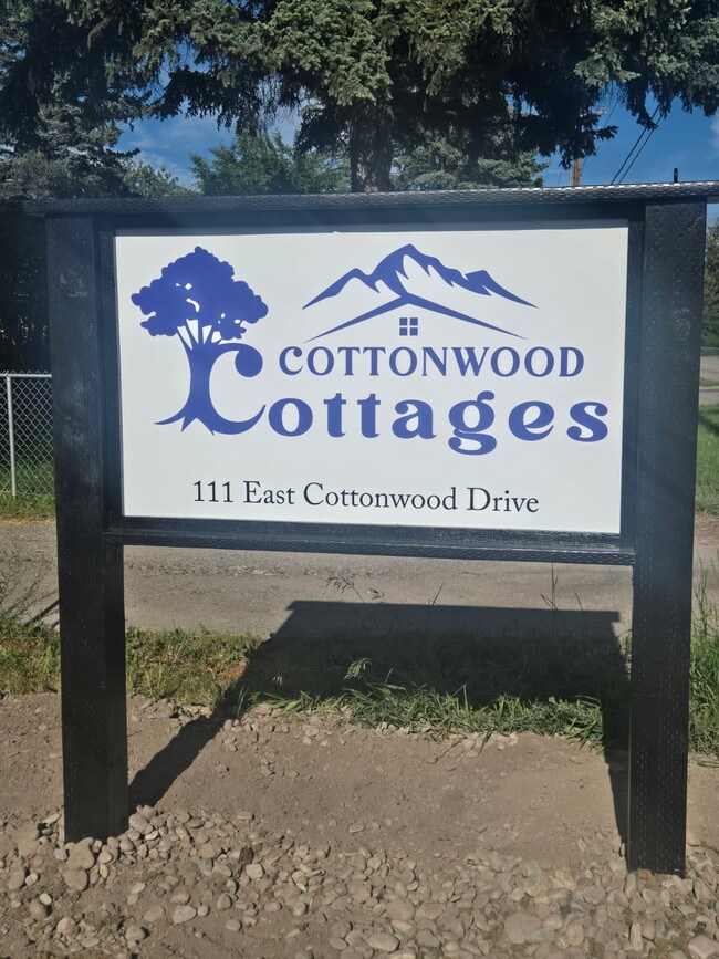 Building Photo - 111 E Cottonwood Dr