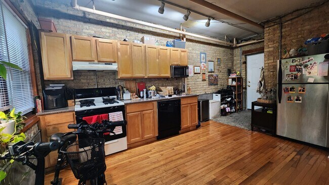 Photo - 1919 W Berteau Ave Unit F