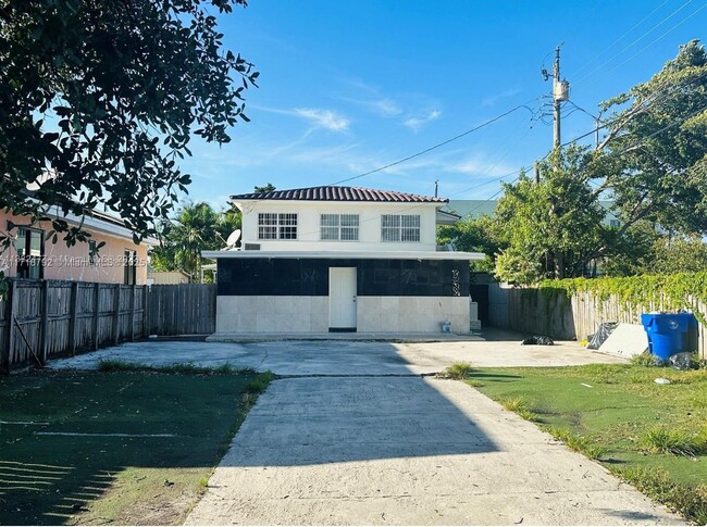 Photo - 2215 NW 33rd St Unidad 3 Rental