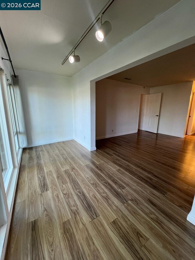 Photo - 438 Ridgeview Dr