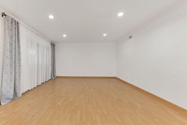 Photo - 4950 Louise Ave Unit 208