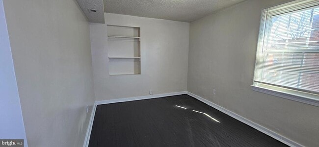 Photo - 604 Mellon St SE