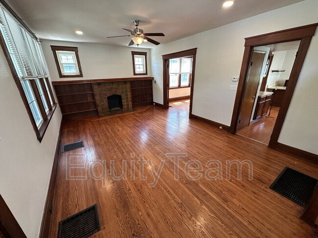 Photo - 3823 Drake Ave