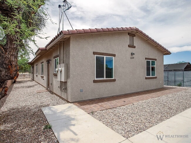 Building Photo - 1349 W Hualpai Rd Unit 2