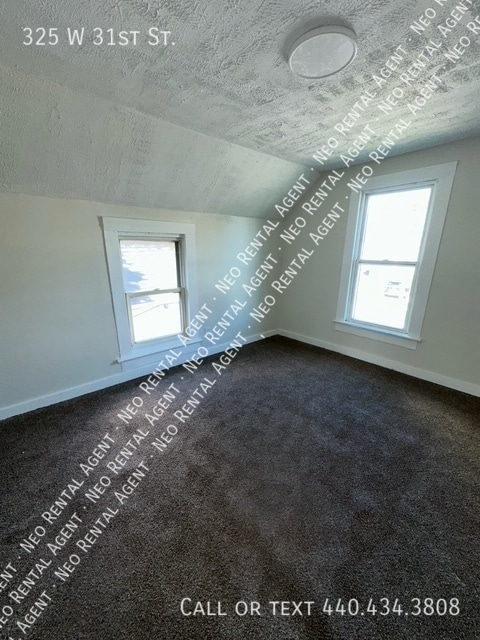 Photo - 325 W 31st St