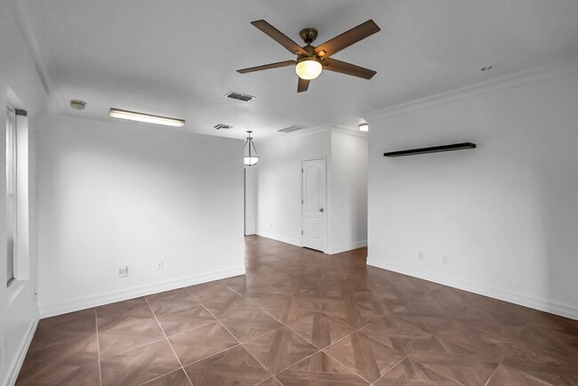 Photo - 709 Palmer Pl