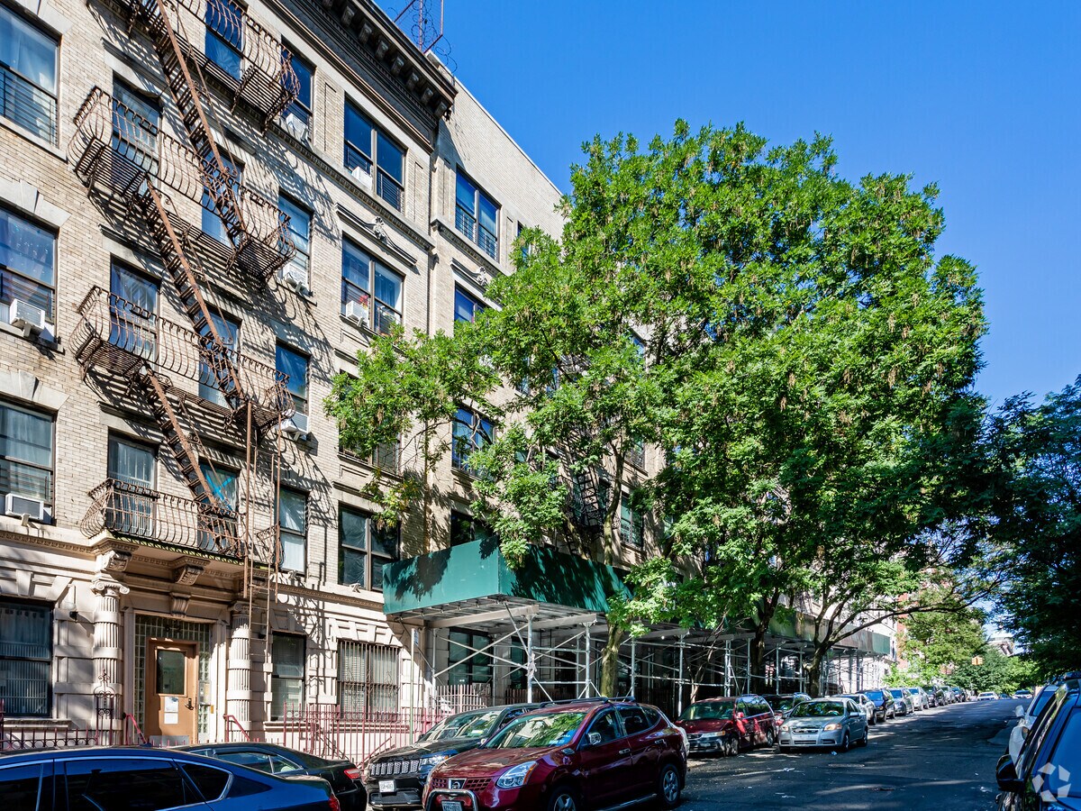 Photo - 506 W 176th St Apartments