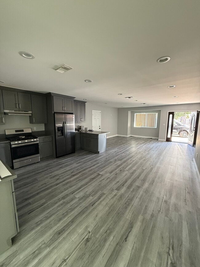 Photo - 8225 Ben Ave