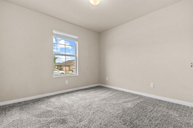 Photo - 2039 Rowan Wy