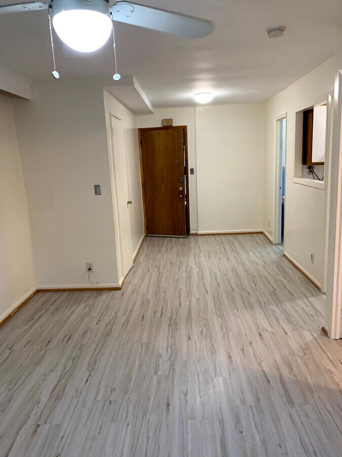 living room - 7821 46th Ave Unit 2