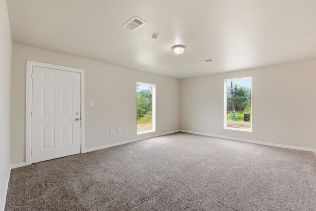 Photo - 303 Gans St