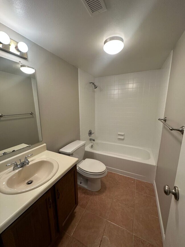 Photo - Spacious 2bed/2bath Apartment in unit W/D! Unit 107