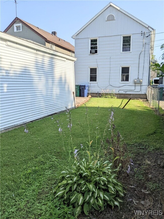 Photo - 264 St Lawrence Ave