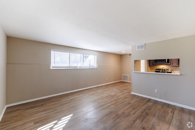 1 BR, 1 BA - 615 SF