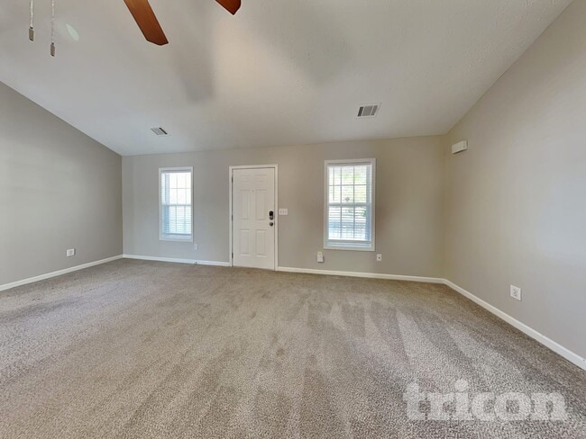 Photo - 410 Red Oak Ct