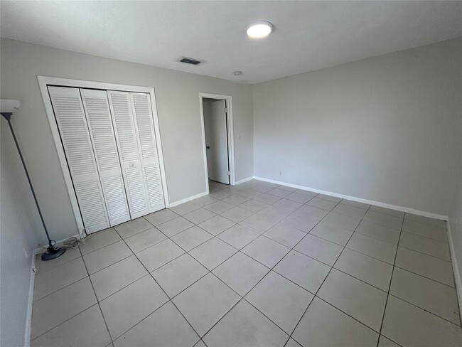 Building Photo - 3880 Woodside Dr Unit 4 Rental