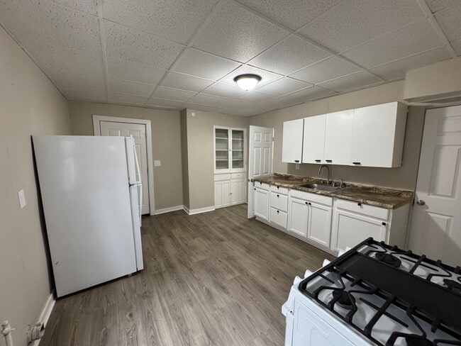 Photo - 106 E Maryland St