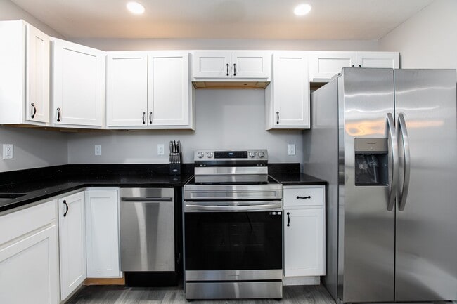 Photo - 1250 Portage Ave