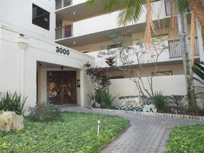 Building Photo - 3000 NW 42nd Ave Unit B301