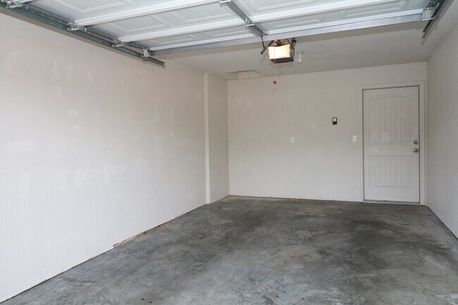 Garajes individuales para automóvil - Golf View Gardens Apartments