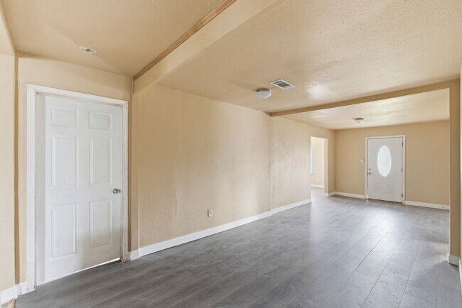 Photo - 2411 Leffingwell St