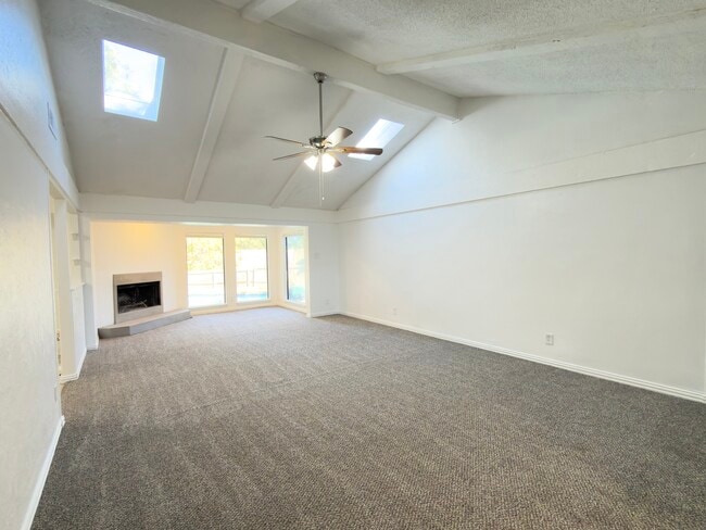 Photo - 302 Fair Oaks Blvd