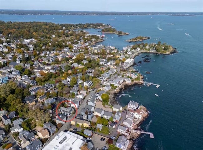 Building Photo - 102 Front St Unit 2