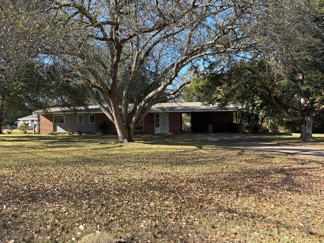 Building Photo - 3648 Thomas Ave