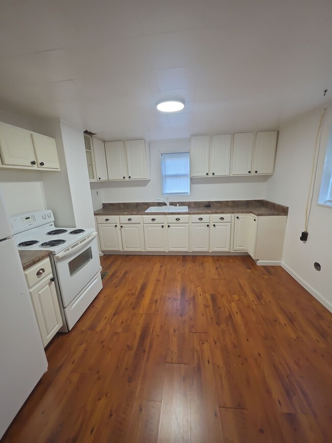 Photo - 613 Evans St