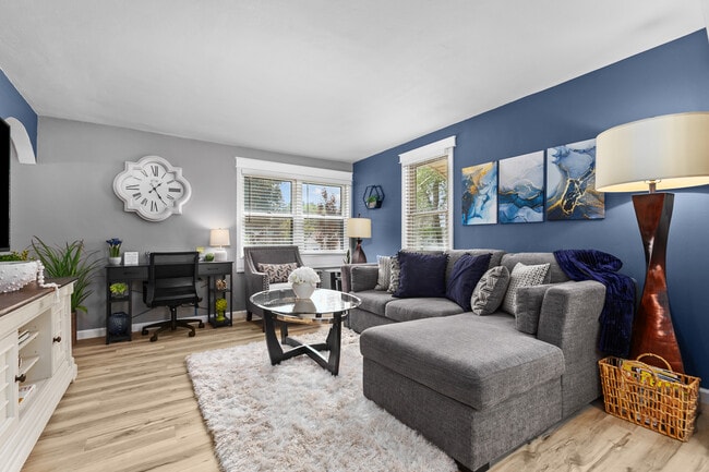 Photo - 302 E Wilson Ave