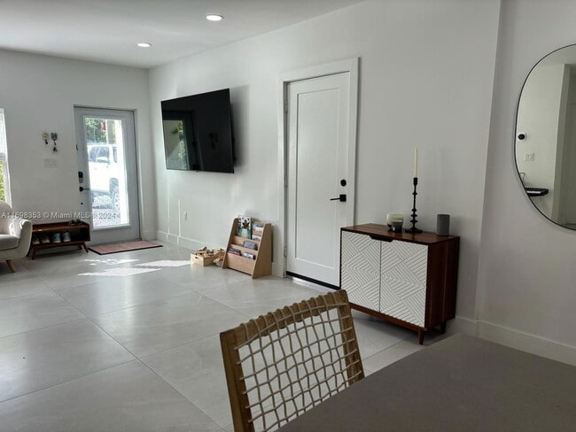 Photo - 365 NE 87th St