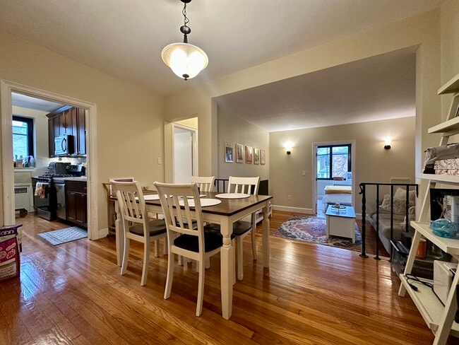 Building Photo - 65 Strathmore Rd Unit 27