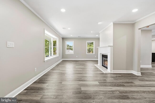 2608 Holly Dr