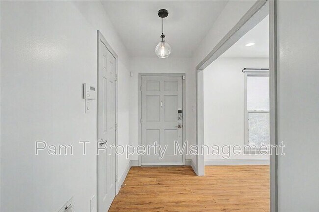 Photo - 211 Hillary Rd