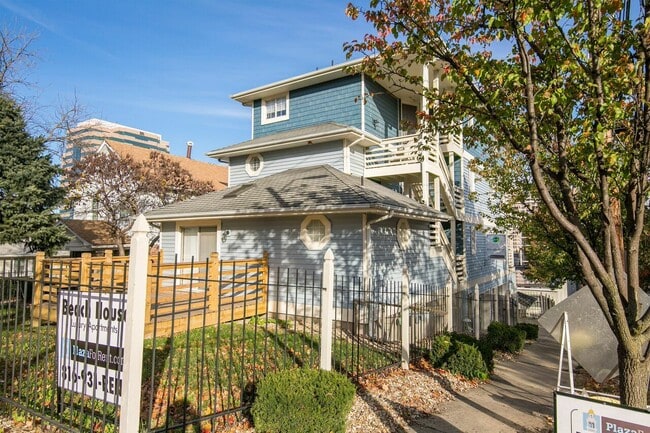 Building Photo - 4645 Jarboe St Unit 3
