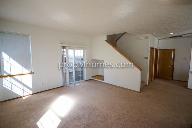 Photo - Beautiful Three Bedroom Townhouse - Prime Clackamas Location!