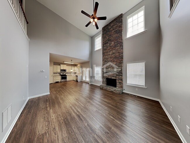 Photo - 633 Lincolnwood Ln